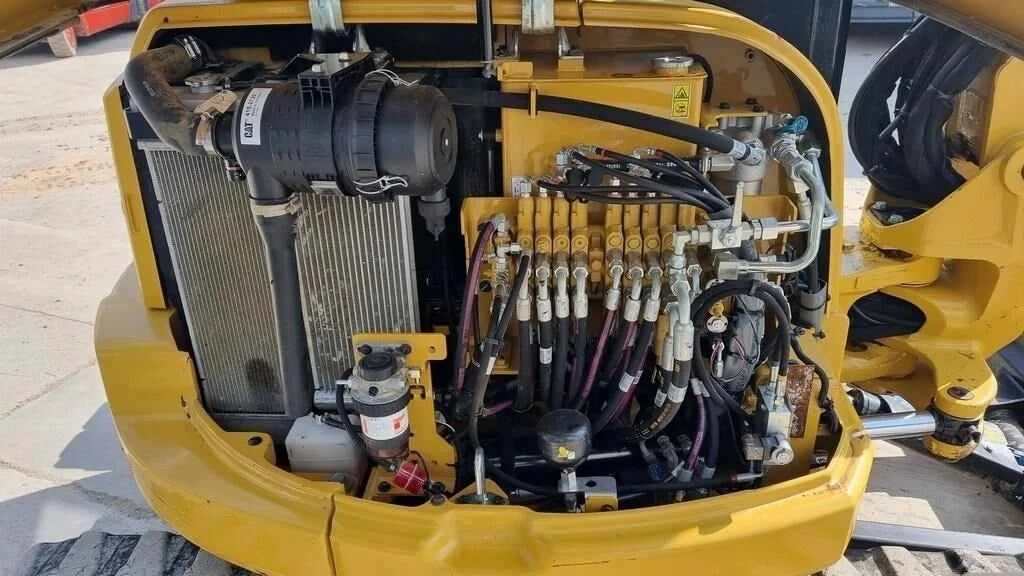 Miniexcavadora Caterpillar 305E2 de 5 t usada 2018 de 4095 h de 31 kW con 3 cucharones