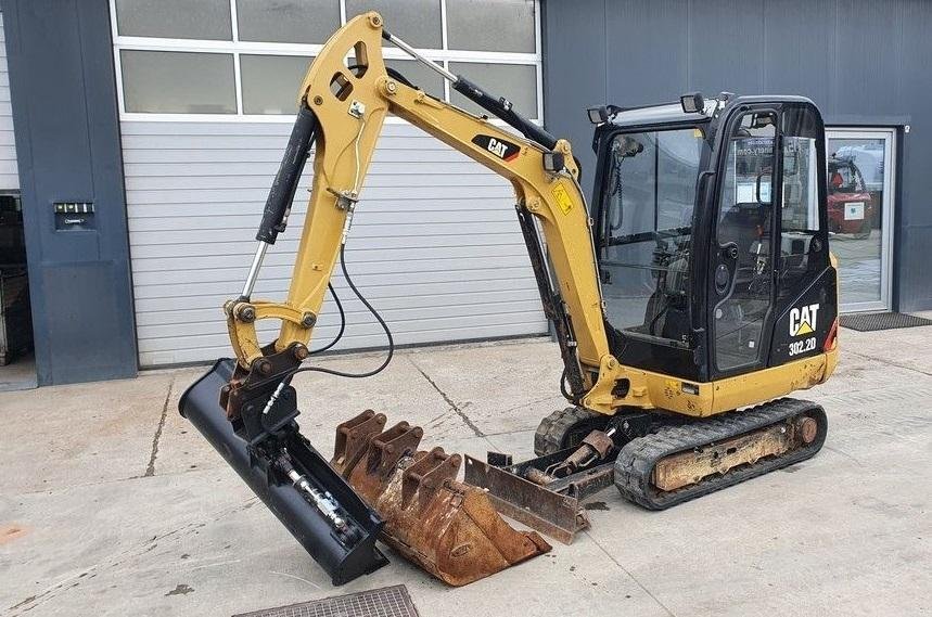 Caterpillar CAT 302.2D (2013) – Mini Excavadora 2,1T – 2 468 h – 3 Cucharas