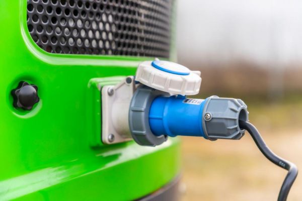 Mini excavadora eléctrica de litio Compartec CT-B 12 Li de 1,1 t usada, 108 h con 3 cucharones