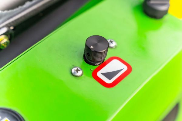 Mini excavadora eléctrica de litio Compartec CT-B 12 Li de 1,1 t usada, 108 h con 3 cucharones