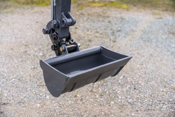 Mini excavadora eléctrica de litio Compartec CT-B 12 Li de 1,1 t usada, 108 h con 3 cucharones