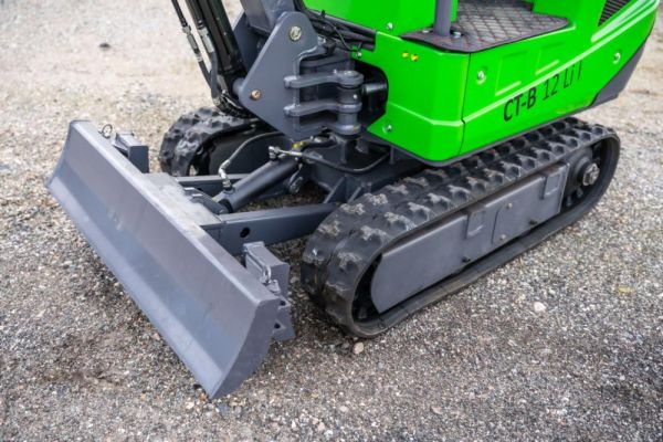Mini excavadora eléctrica de litio Compartec CT-B 12 Li de 1,1 t usada, 108 h con 3 cucharones
