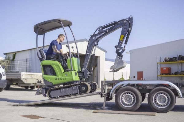 Mini excavadora eléctrica de litio Compartec CT-B 12 Li de 1,1 t usada, 108 h con 3 cucharones