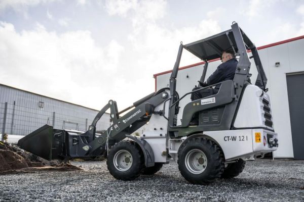 Cargadora articulada usada Compartec CT-W12I de 1,2 t con 589 h, con horquillas y cuchara