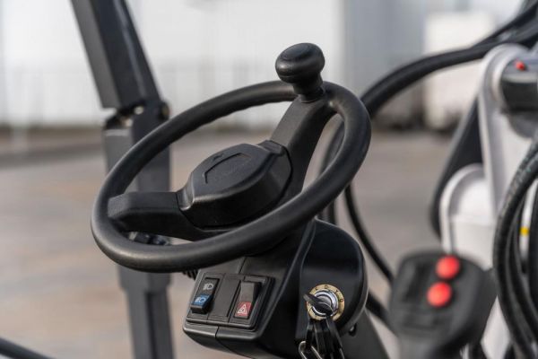 Cargadora articulada usada Compartec CT-W12I de 1,2 t con 589 h, con horquillas y cuchara