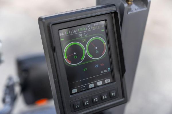 Cargadora articulada usada Compartec CT-W12I de 1,2 t con 589 h, con horquillas y cuchara