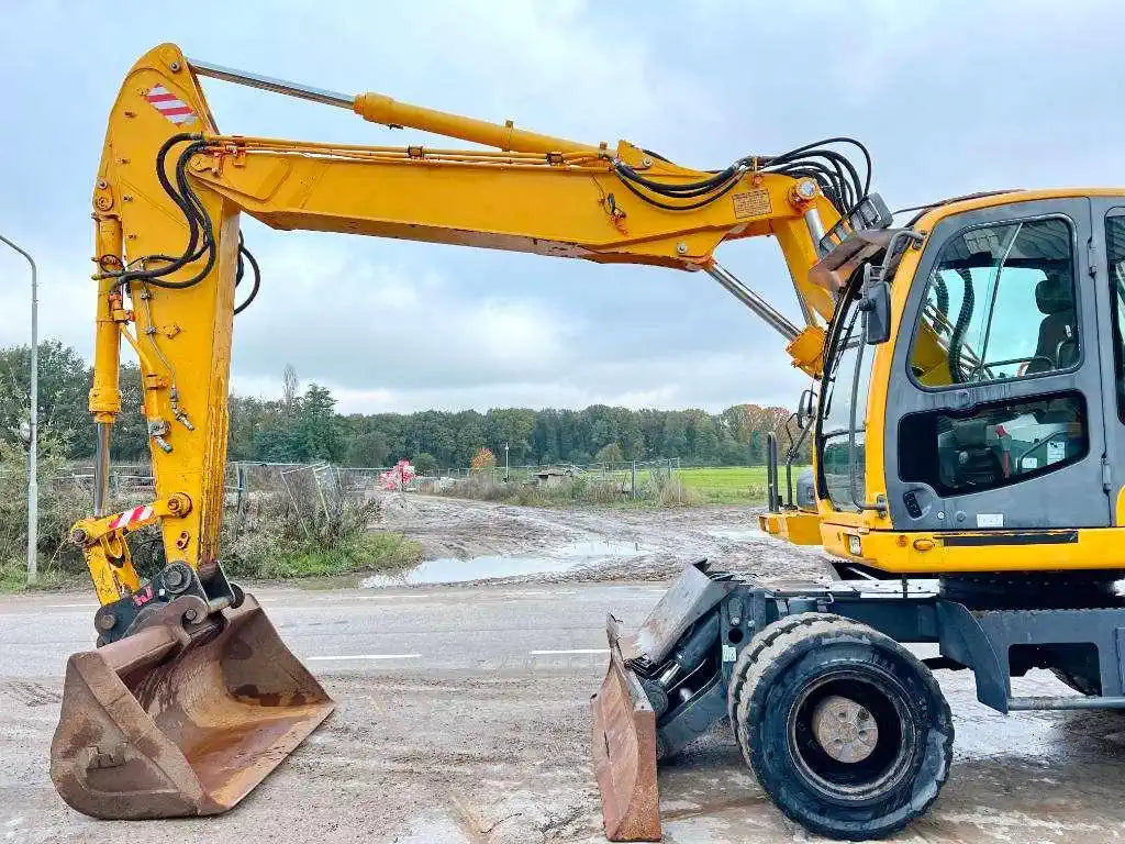 Doosan DX190W Excavadora de ruedas 18,2 t usada 2008 de 10 745 h con motor DL06