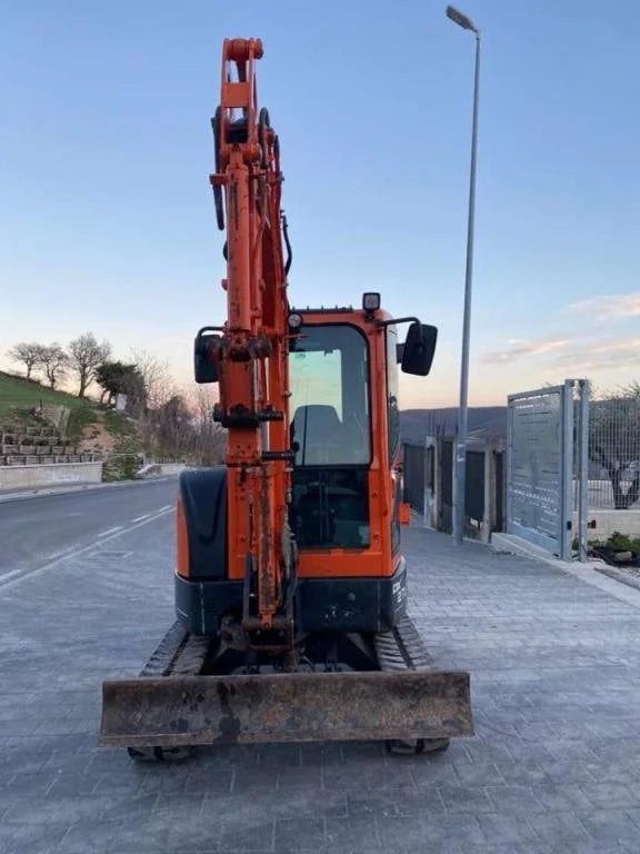 Miniexcavadora Doosan DX 27 Z de 2,8 t con giro cero de ocasión 2016, enganche rápido y 3 cucharones