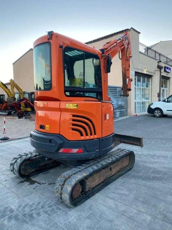 Miniexcavadora Doosan DX 27 Z de 2,8 t con giro cero de ocasión 2016, enganche rápido y 3 cucharones