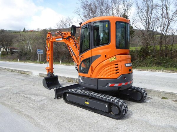 Miniexcavadora Doosan DX35Z 3,7 t usada 2017 cabina calefactada de 453 h con 2 cucharas