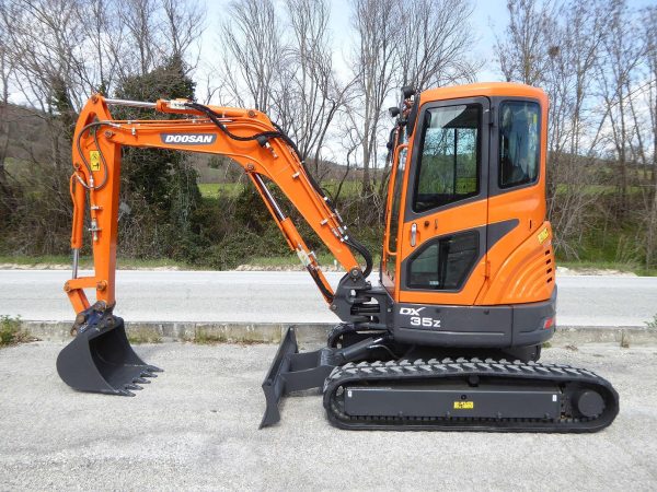 Miniexcavadora Doosan DX35Z 3,7 t usada 2017 cabina calefactada de 453 h con 2 cucharas