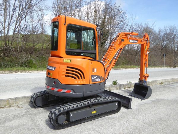 Miniexcavadora Doosan DX35Z 3,7 t usada 2017 cabina calefactada de 453 h con 2 cucharas