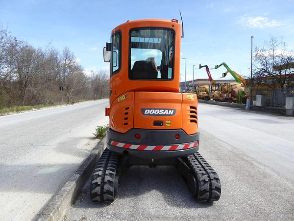 Miniexcavadora Doosan DX35Z 3,7 t usada 2017 cabina calefactada de 453 h con 2 cucharas