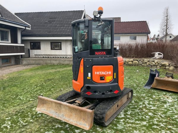 Miniexcavadora Hitachi ZX33U de 3,7 t de ocasión 2015 con 1480 h y doble circuito hidráulico