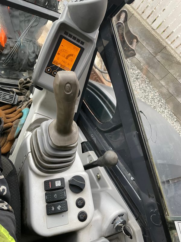 Miniexcavadora Hitachi ZX33U de 3,7 t de ocasión 2015 con 1480 h y doble circuito hidráulico