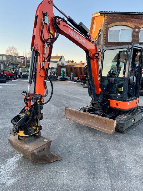 Miniexcavadora Hitachi ZX38-5A de 3,9 t usada 2017 con 1670 h, doble circuito hidráulico