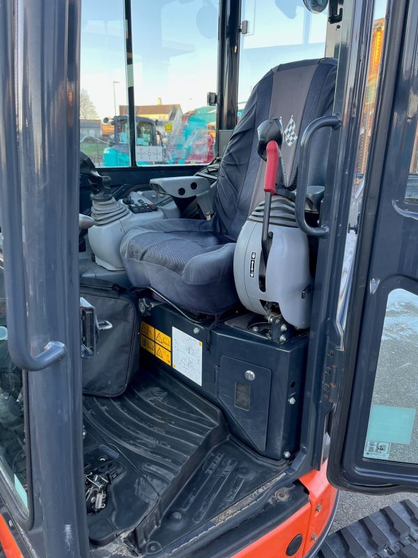 Miniexcavadora Hitachi ZX38-5A de 3,9 t usada 2017 con 1670 h, doble circuito hidráulico