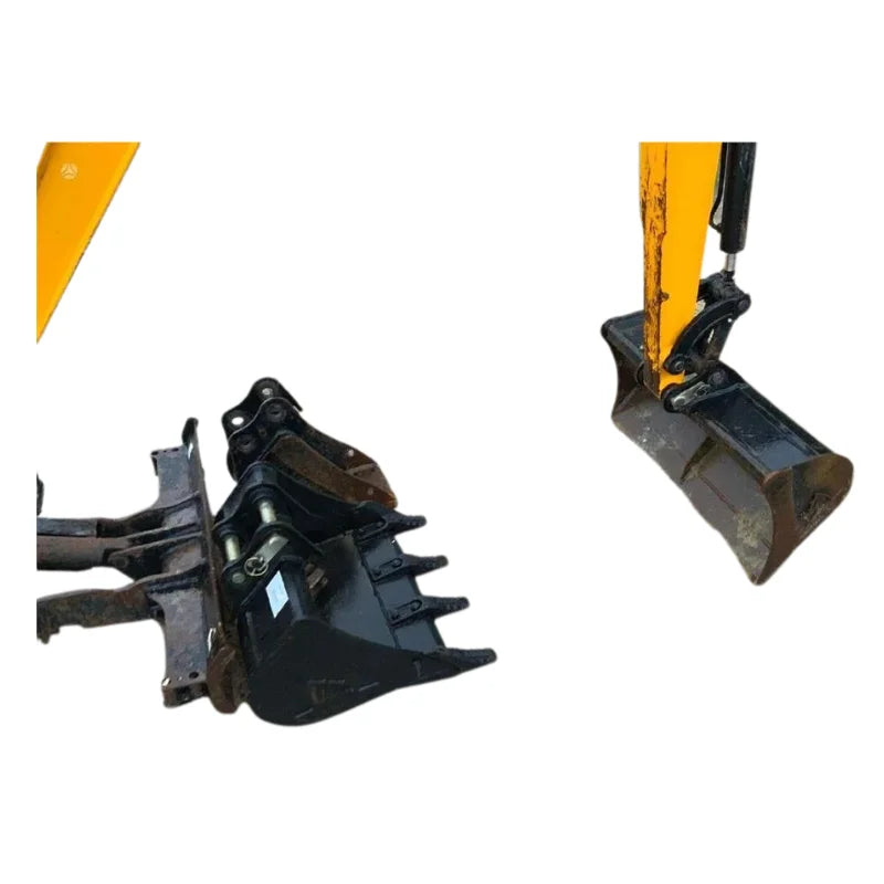Miniexcavadora JCB 15C-1 1,6 t — Motor Perkins 403D-07 11,7 kW — Usada 2018 — 1 134 h