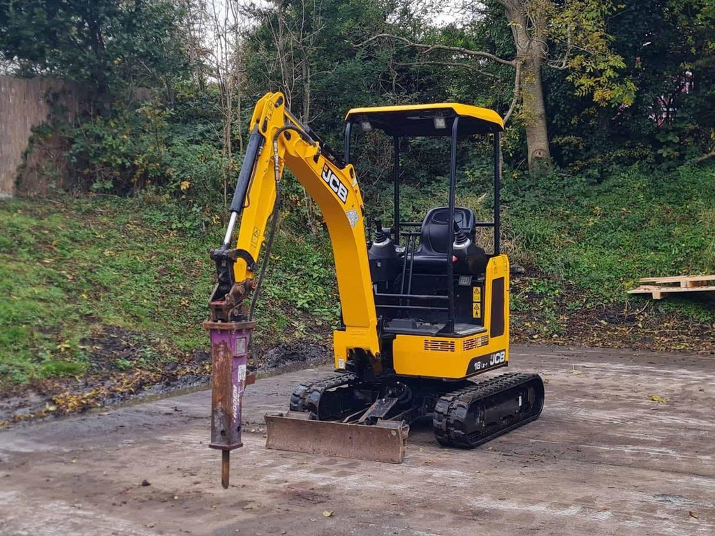 Miniexcavadora JCB 18z de 1,8 t usada de 2021 con 1798 h con remolque Ifor Williams