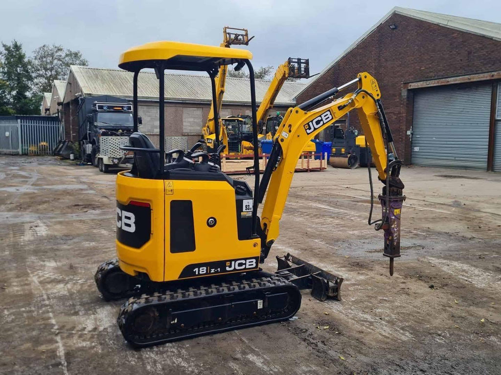 Miniexcavadora JCB 18z de 1,8 t usada de 2021 con 1798 h con remolque Ifor Williams