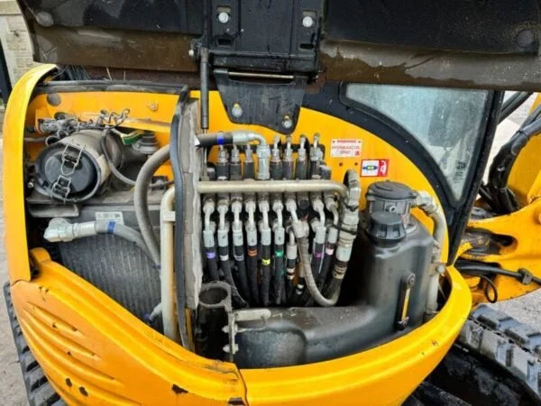 Miniexcavadora JCB 8030ZTS 2,8 t usada 2012 cabina cerrada de 3 216 h con 3 cucharones