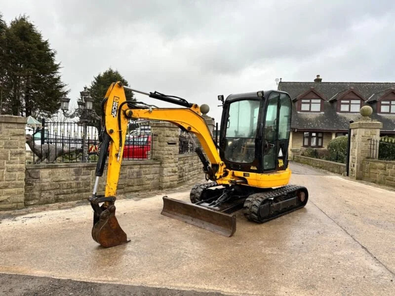 Miniexcavadora JCB 8030ZTS 2,8 t usada 2012 cabina cerrada de 3 216 h con 3 cucharones