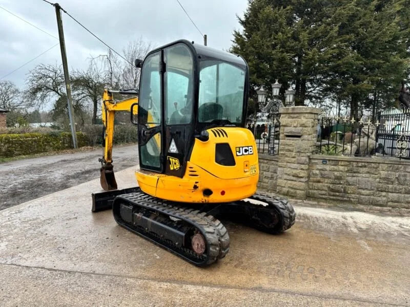 Miniexcavadora JCB 8030ZTS 2,8 t usada 2012 cabina cerrada de 3 216 h con 3 cucharones