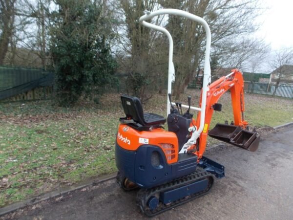 Kubota K008-3 Micro de Ocasión (2013) – Miniexcavadora 0,8T con Motor Nuevo – 2 694 h