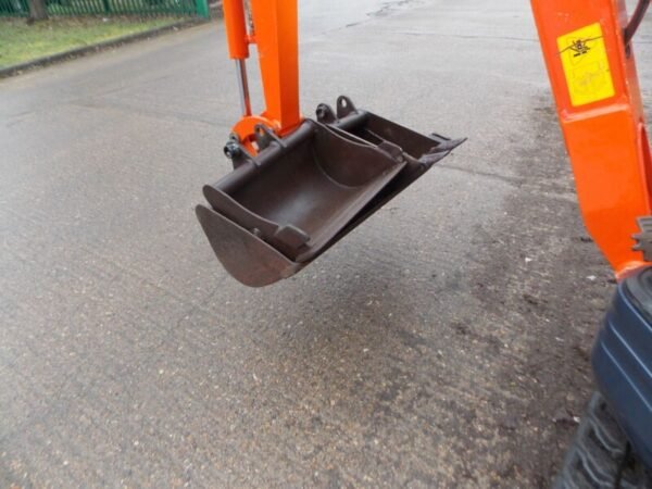 Kubota K008-3 Micro de Ocasión (2013) – Miniexcavadora 0,8T con Motor Nuevo – 2 694 h