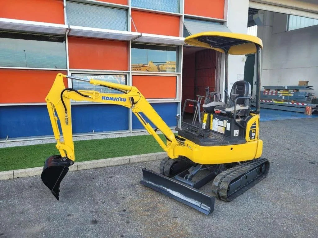 Miniexcavadora Komatsu PC 18 MR2 de 1,9 t de ocasión 2005 de 2 900 h con enganche rápido