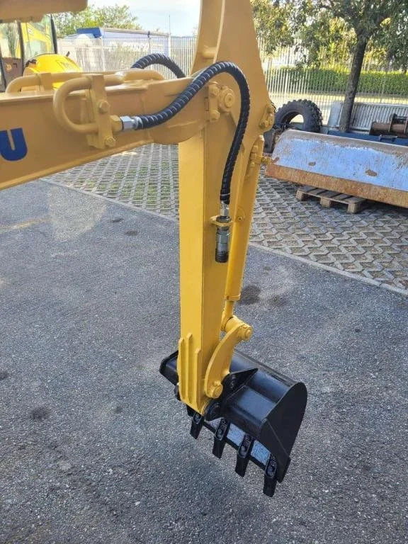 Miniexcavadora Komatsu PC 18 MR2 de 1,9 t de ocasión 2005 de 2 900 h con enganche rápido