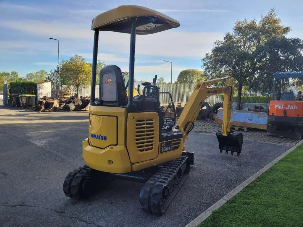 Miniexcavadora Komatsu PC 18 MR2 de 1,9 t de ocasión 2005 de 2 900 h con enganche rápido