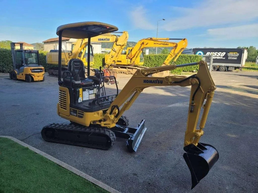 Miniexcavadora Komatsu PC 18 MR2 de 1,9 t de ocasión 2005 de 2 900 h con enganche rápido