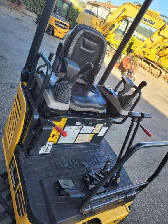 Miniexcavadora Komatsu PC 18 MR2 de 1,9 t de ocasión 2005 de 2 900 h con enganche rápido