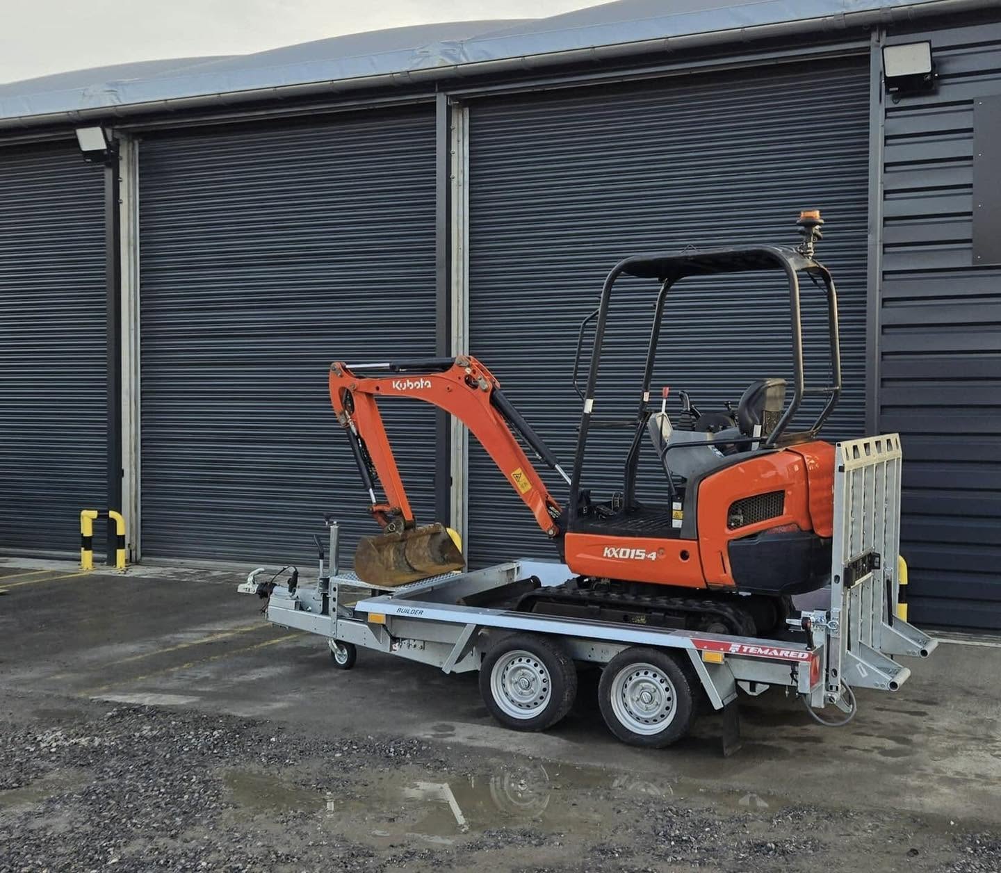 Miniexcavadora Kubota KX015-4 de 1,5 t usada 2019 de 2600 h con remolque Temared