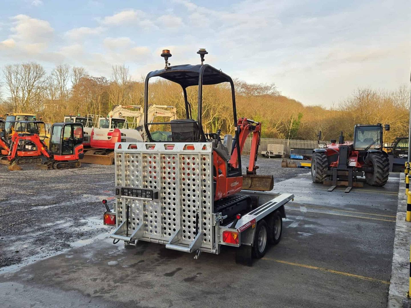 Miniexcavadora Kubota KX015-4 de 1,5 t usada 2019 de 2600 h con remolque Temared