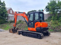Miniexcavadora usada Kubota KX057-4 de 6 t, año 2017, 1759 h, con garra y horquillas