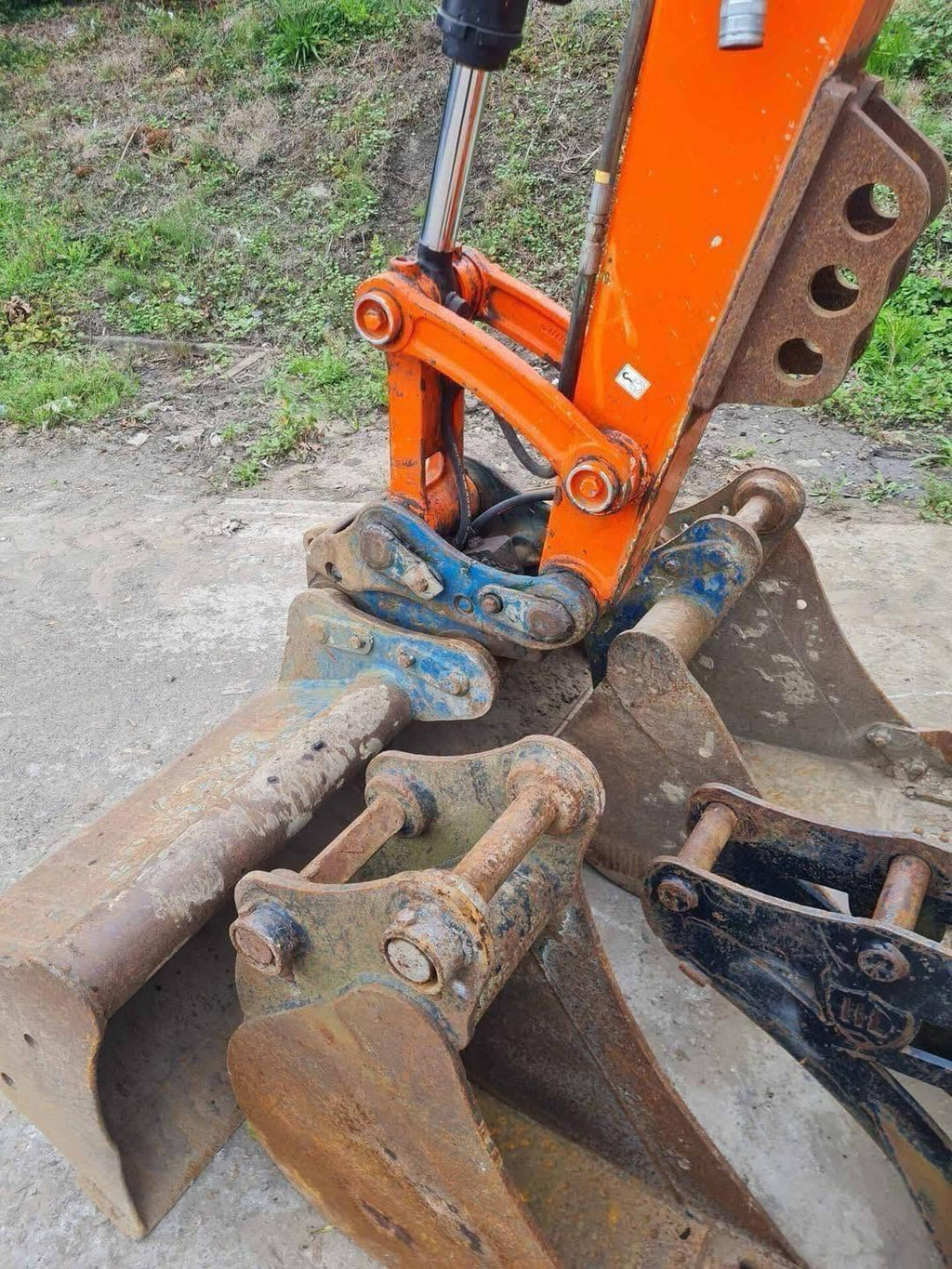 Miniexcavadora usada Kubota KX057-4 de 6 t, año 2017, 1759 h, con garra y horquillas