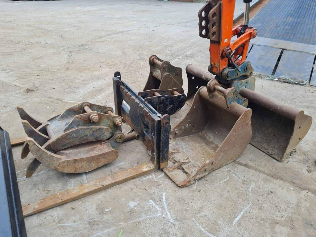 Miniexcavadora usada Kubota KX057-4 de 6 t, año 2017, 1759 h, con garra y horquillas