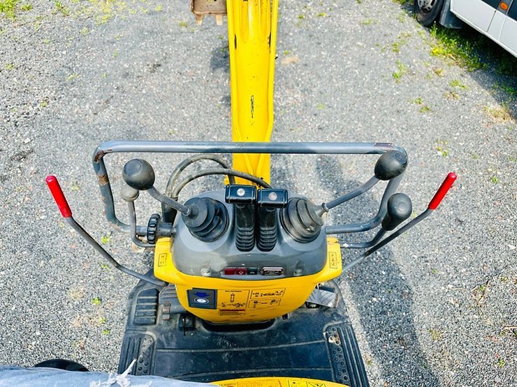 Komatsu PC 09-1 (2008) – Mini Excavadora 0,8T – 1500 h – Ultra-Compacta