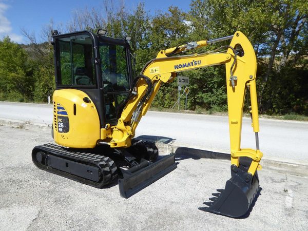 Miniexcavadora compacta Komatsu PC26MR-3 de 2,6 t, usada, 2017, 1055 h, con 3 cucharones