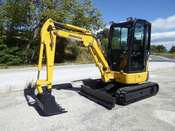 Miniexcavadora compacta Komatsu PC26MR-3 de 2,6 t, usada, 2017, 1055 h, con 3 cucharones