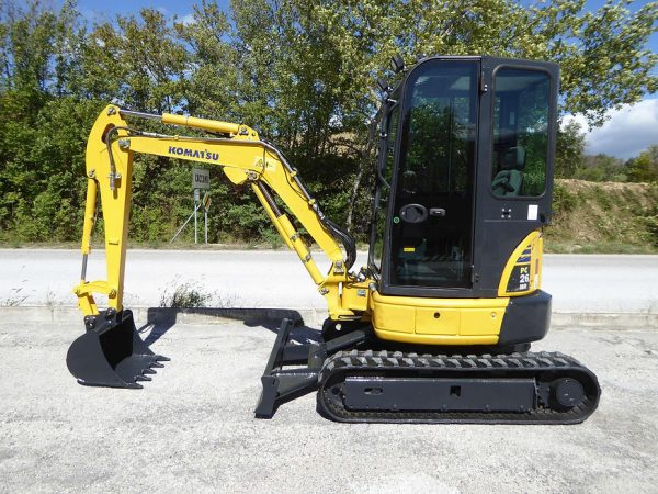 Miniexcavadora compacta Komatsu PC26MR-3 de 2,6 t, usada, 2017, 1055 h, con 3 cucharones
