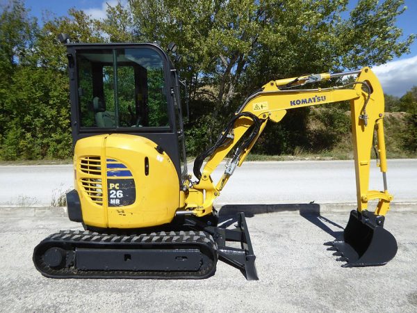 Miniexcavadora compacta Komatsu PC26MR-3 de 2,6 t, usada, 2017, 1055 h, con 3 cucharones