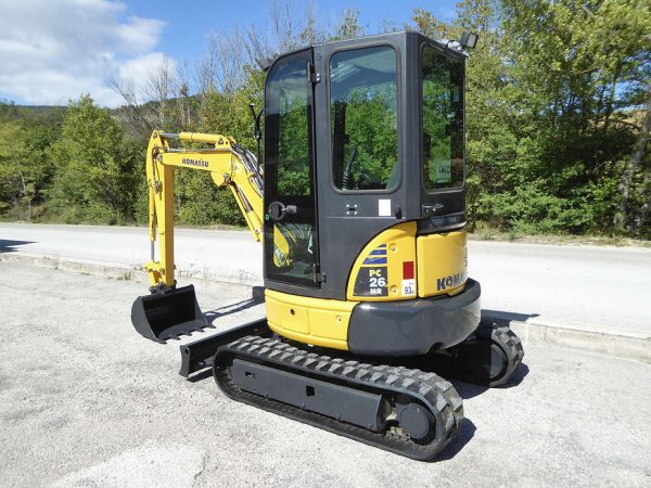 Miniexcavadora compacta Komatsu PC26MR-3 de 2,6 t, usada, 2017, 1055 h, con 3 cucharones