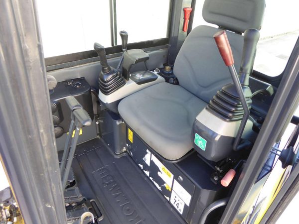 Miniexcavadora compacta Komatsu PC26MR-3 de 2,6 t, usada, 2017, 1055 h, con 3 cucharones