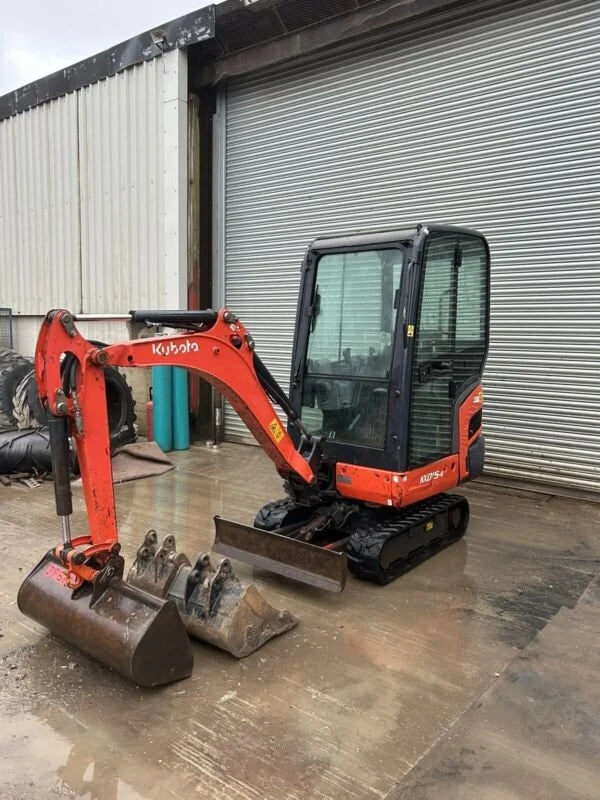 Miniexcavadora Kubota KX015-4 de 1,5 t usada 2014 con 3265 h y 3 cucharones a elegir