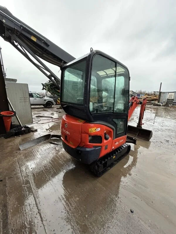 Miniexcavadora Kubota KX015-4 de 1,5 t usada 2014 con 3265 h y 3 cucharones a elegir