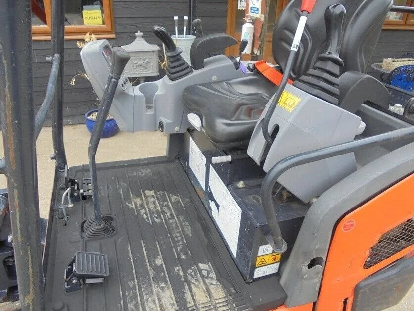 Miniexcavadora compacta Kubota KX 015-4 de 1,5 t usada 2018 con 1394 h y 3 cucharones
