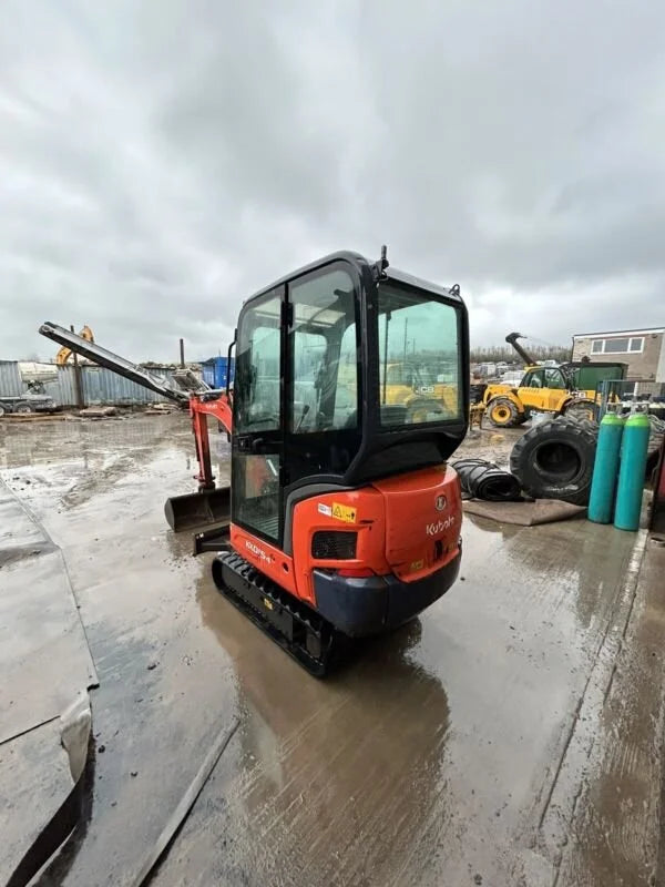 Miniexcavadora Kubota KX015-4 de 1,5 t usada 2014 con 3265 h y 3 cucharones a elegir